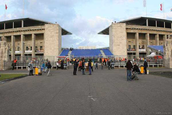 Der Aufbau beim Feuerwerk-World-Championat Pyronale 2009 - Maifeld am Olympiastadion Berlin