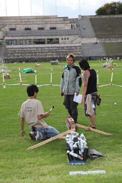 Der Aufbau beim Feuerwerk-World-Championat Pyronale 2009 - Maifeld am Olympiastadion Berlin