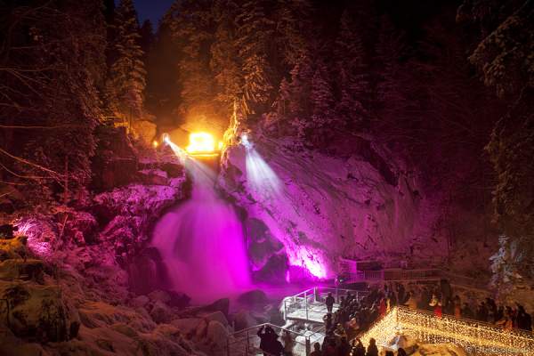 Feuershow Blazing Waterfalls beim Triberger Weihnachtszauber