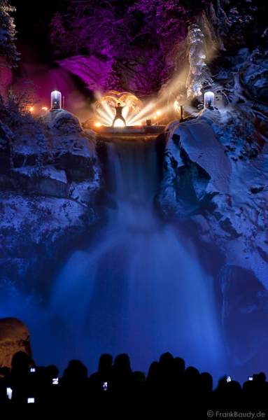 Feuershow Blazing Waterfalls beim Triberger Weihnachtszauber