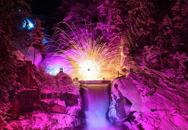 Feuershow Blazing Waterfalls beim Triberger Weihnachtszauber