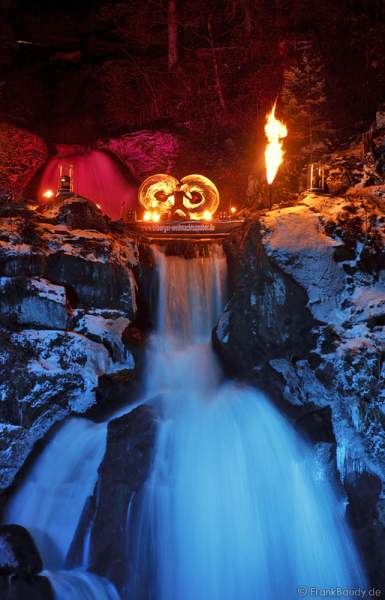 Feuershow Blazing Waterfalls beim Triberger Weihnachtszauber
