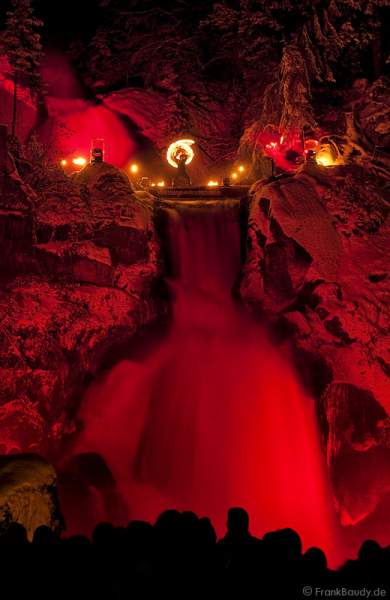 Feuershow Blazing Waterfalls beim Triberger Weihnachtszauber