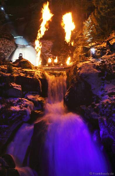 Feuershow Blazing Waterfalls beim Triberger Weihnachtszauber