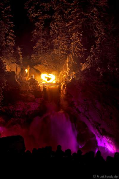 Feuershow Blazing Waterfalls beim Triberger Weihnachtszauber