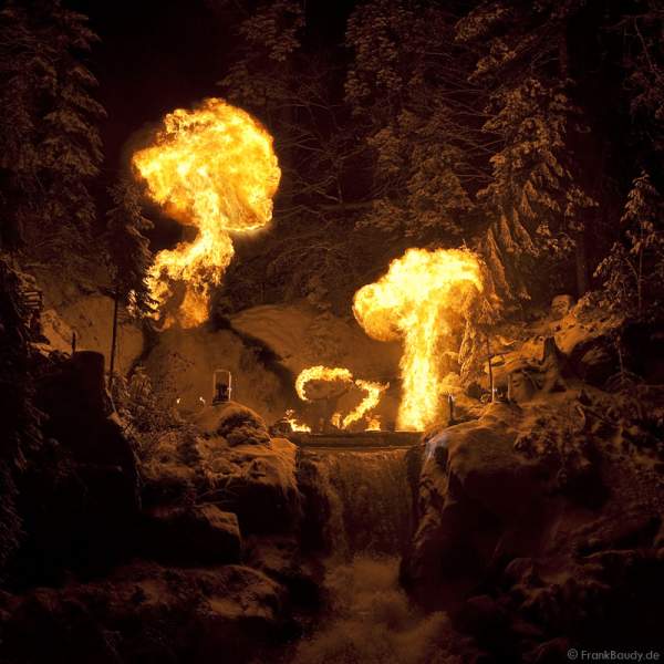 Feuershow Blazing Waterfalls beim Triberger Weihnachtszauber