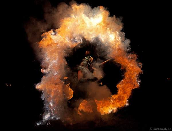 Feuershow von Gloryfire, Wadokyo und Theater Feuervogel