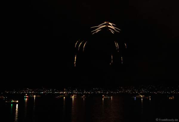 Feuerwerk mit 2 Helikoptern beim Züri Fäscht 2010