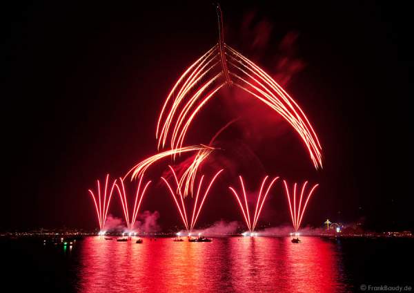Feuerwerk mit 2 Helikoptern beim Züri Fäscht 2010