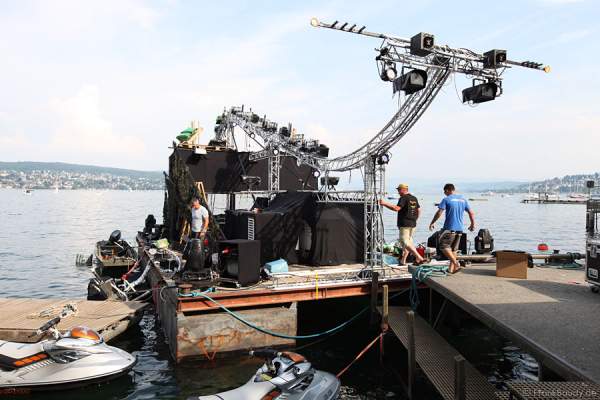 Die Vorbereitungen des Seeungeheuer beim Züri Fäscht 2010