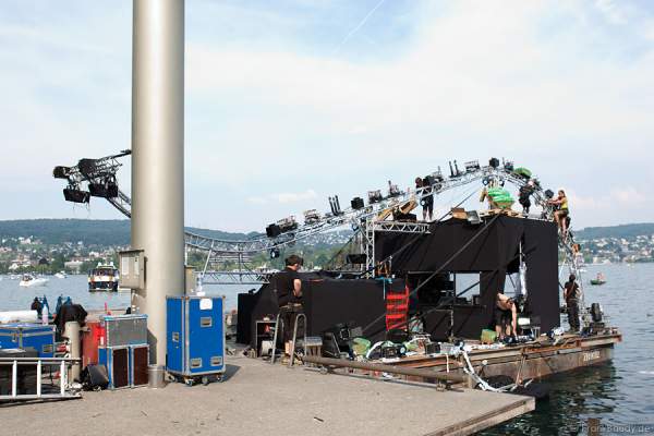 Die Vorbereitungen des Seeungeheuer beim Züri Fäscht 2010