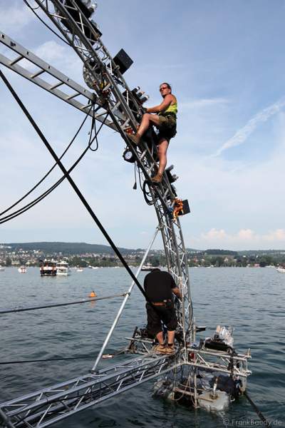 Die Vorbereitungen des Seeungeheuer beim Züri Fäscht 2010