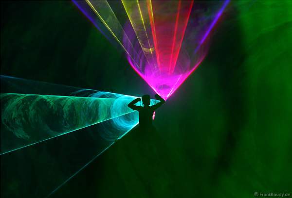 Lasereffekte bei Felsenmeer in Flammen