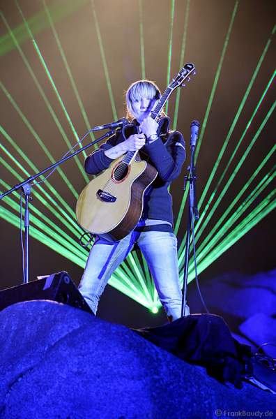 Ina Boo bei Felsenmeer in Flammen