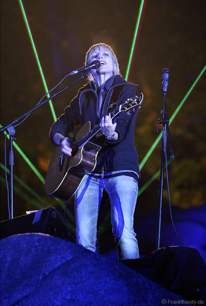 Ina Boo bei Felsenmeer in Flammen