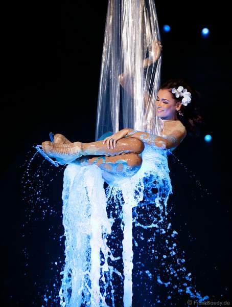 Jana Ina bei Holiday on Ice - Festival