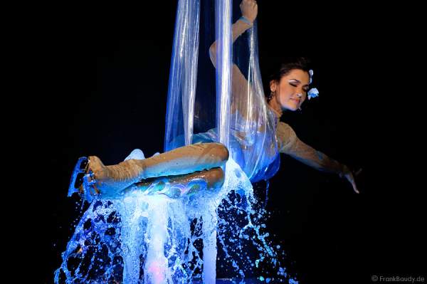 Jana Ina bei Holiday on Ice - Festival