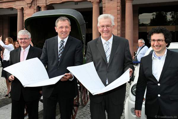 Übergabe der Partitur an Ministerpräsident Kretschmann