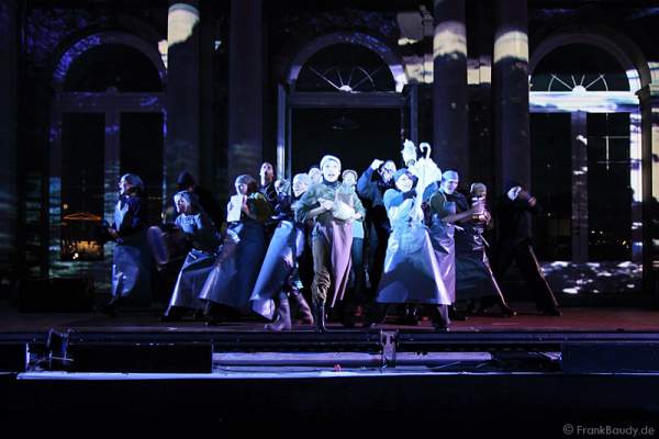 Preview des neuen Stage Entertainment Musicals REBECCA auf dem Schlossplatz in Stuttgart
