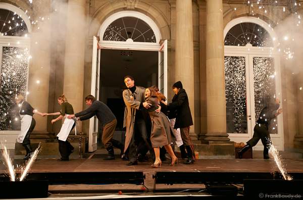 Thomas Borchert und Lucy Scherer beim Preview des neuen Stage Entertainment Musicals REBECCA auf dem Schlossplatz in Stuttgart