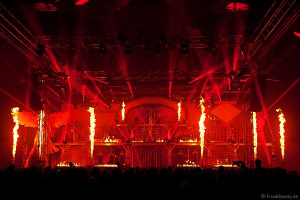 Feuereffekte bei Dancing Las Vegas von DJ Bobo – Weltpremiere