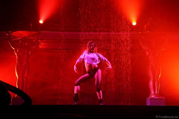 Wassertanz und Wassershow zur Filmmusik aus Flashdance bei Dancing Las Vegas von DJ Bobo – Weltpremiere