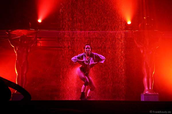 Wassertanz und Wassershow zur Filmmusik aus Flashdance bei Dancing Las Vegas von DJ Bobo – Weltpremiere