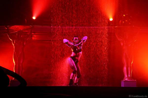 Wassertanz und Wassershow zur Filmmusik aus Flashdance bei Dancing Las Vegas von DJ Bobo – Weltpremiere