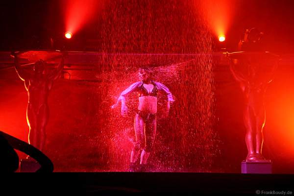 Wassertanz und Wassershow zur Filmmusik aus Flashdance bei Dancing Las Vegas von DJ Bobo – Weltpremiere