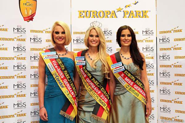 Vize-Miss Germany 2012 Mareen Wehner, Miss Germany 2012 Isabel Gülck (Isi Glück) und 3. Miss Germany 2012 Sabrina Licata bei der Miss Germany 2012 Wahl im Europa-Park in Rust