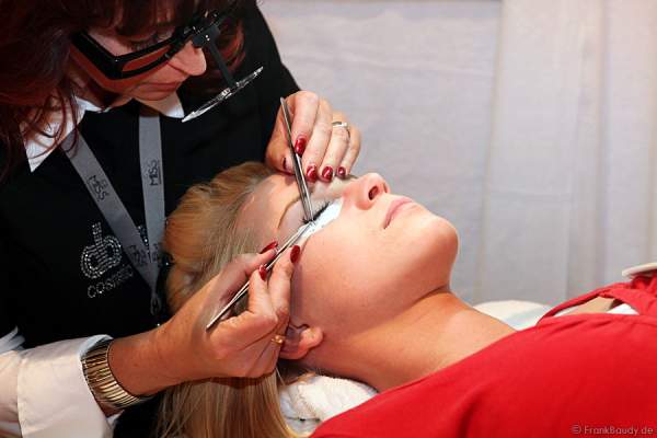 Vize-Miss Germany 2012 wurde Mareen Wehner Backstage beim Dressing vor der Wahl