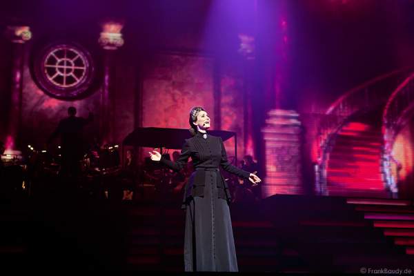 Pia Douwes in REBECCA bei Best of Musical Gala