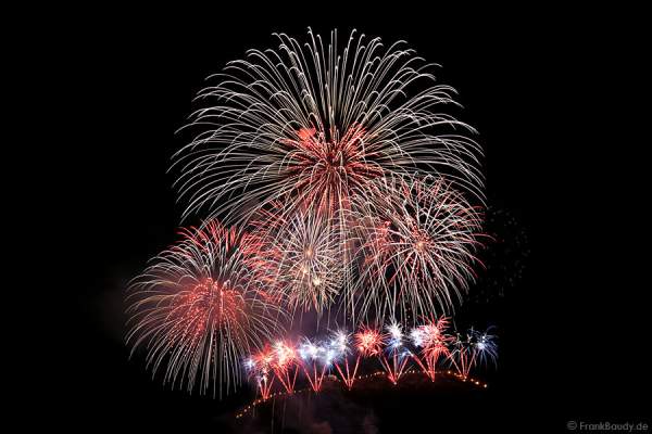 Feuerwerk bei der Sonnwendfeier Oensingen 2012 in der Schweiz