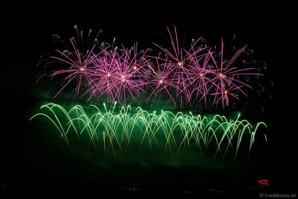 Feuerwerk bei der Sonnwendfeier Oensingen 2012 in der Schweiz