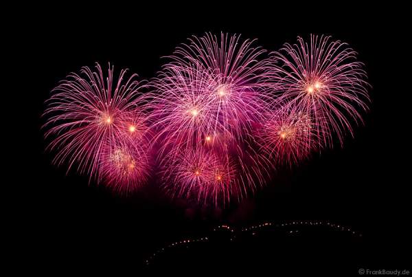 Feuerwerk bei der Sonnwendfeier Oensingen 2012 in der Schweiz