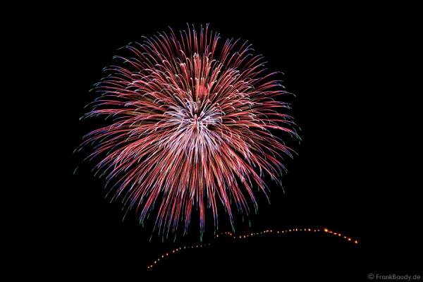 Feuerwerk bei der Sonnwendfeier Oensingen 2012 in der Schweiz
