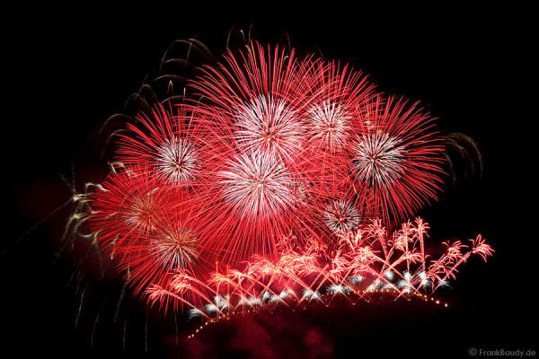 Feuerwerk bei der Sonnwendfeier Oensingen 2012 in der Schweiz