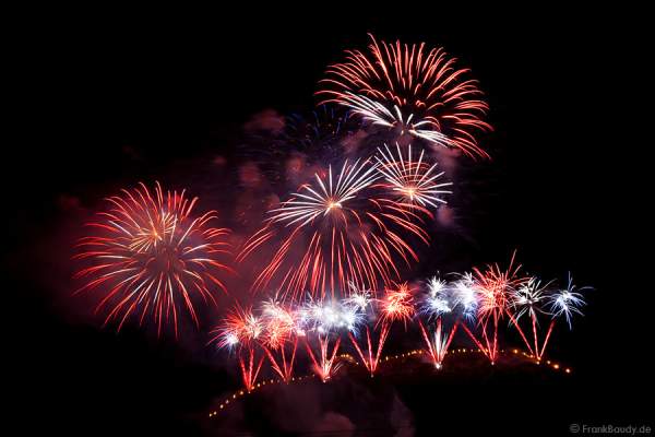 Feuerwerk bei der Sonnwendfeier Oensingen 2012 in der Schweiz