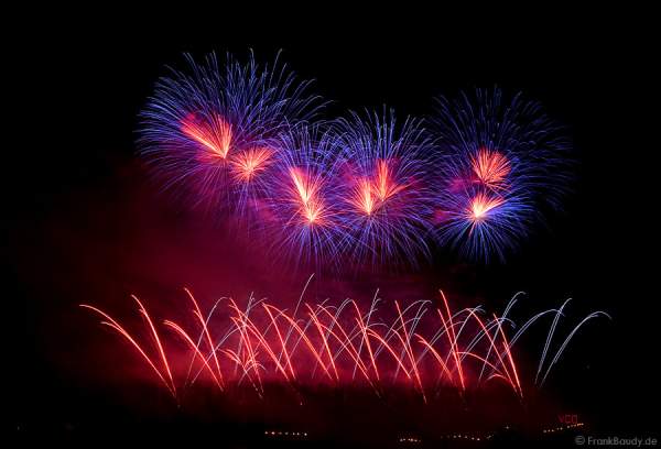 Feuerwerk bei der Sonnwendfeier Oensingen 2012 in der Schweiz