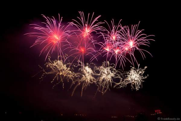 Feuerwerk bei der Sonnwendfeier Oensingen 2012 in der Schweiz