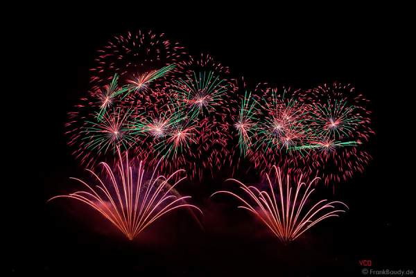 Feuerwerk bei der Sonnwendfeier Oensingen 2012 in der Schweiz