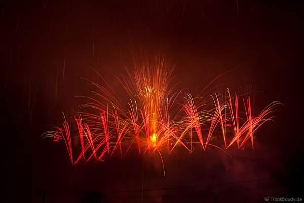 Die Explosion der 600mm Bombe im Rohr beim Abschuss - Unfall Feuerwerk Sonnwendfeier Oensingen 2012