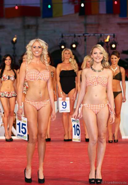 Johanna Persson und Oksana Kuzmenko bei der Miss EM 2012 Wahl im Europa-Park