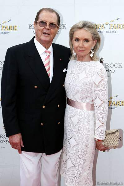 Sir Roger Moore alias James Bond 007 und seiner Ehefrau Lady Kristina Tholstrup