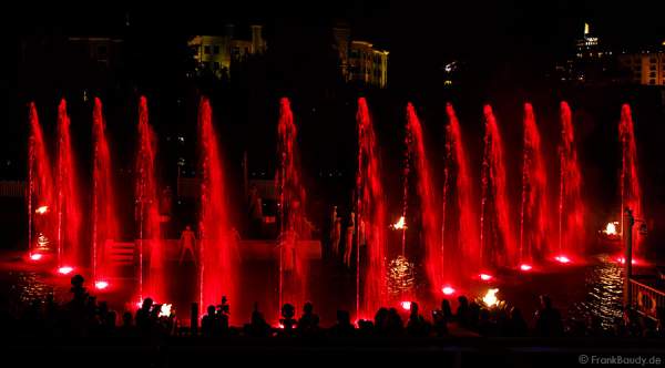 Wassershow mit Künstlern bei der Eröffnung des neuen 4-Sterne Superior Hotels Bell Rock im Europa-Park am 12. Juli 2012