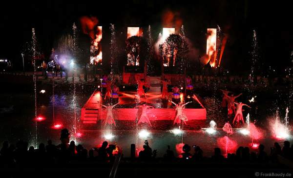 Wassershow mit Künstlern bei der Eröffnung des neuen 4-Sterne Superior Hotels Bell Rock im Europa-Park am 12. Juli 2012