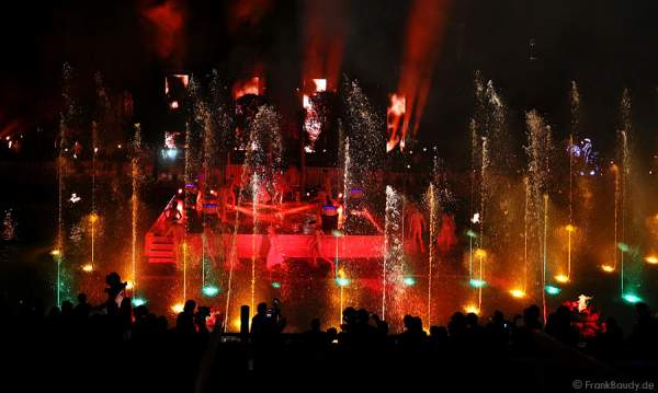 Wassershow mit Künstlern bei der Eröffnung des neuen 4-Sterne Superior Hotels Bell Rock im Europa-Park am 12. Juli 2012