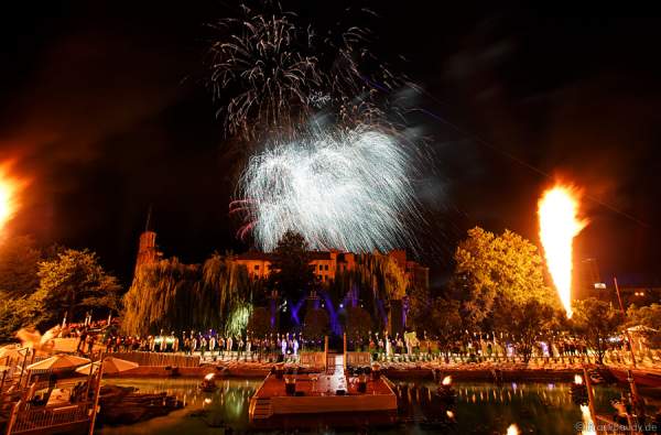 Feuerwerk bei der Eröffnung des neuen 4-Sterne Superior Hotels Bell Rock im Europa-Park
