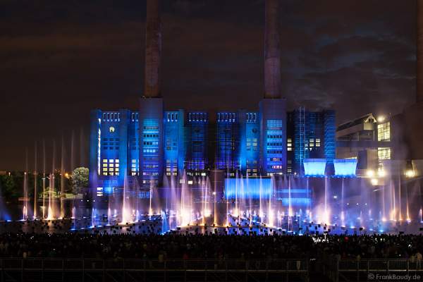 Wassershow in der Autostadt Wolfsburg 2012 im alten Hafen vor altem VW-Kraftwerk