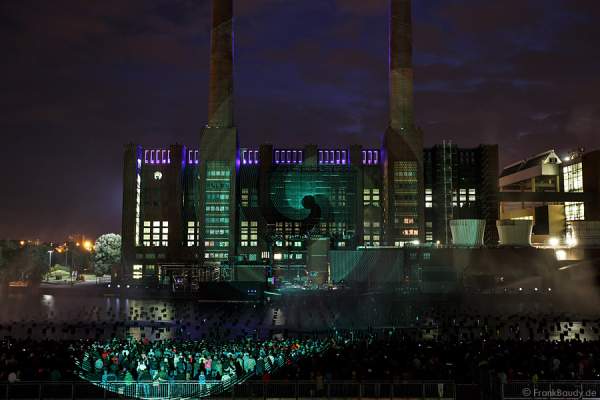 Wassershow in der Autostadt Wolfsburg 2012 im alten Hafen vor altem VW-Kraftwerk